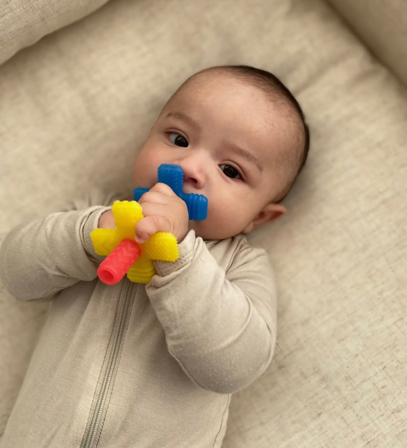 Itzy Ritzy Teensy Tubes Teether